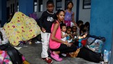 Para perempuan Venezuela terpaksa angkat kaki dari negara mereka karena tidak sanggup hidup dalam kemiskinan dan situasi hiper inflasi. (REUTERS/Carlos Garcia Rawlins)