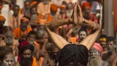 Peringatan Hari Yoga Internasional dicetuskan oleh Perdana Menteri India, Narendra Modi dengan dukungan Perserikatan Bangsa-Bangsa. Peringatan pertama digelar pada 2015 lalu. (AP Photo/Anupam Nath)