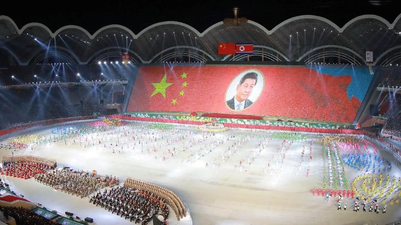 Kedatangan Presiden Xi ke Korea Utara pada Kamis (20/06/2019) disambut meriah oleh Kim Jong Un dan warga Korea Utara.