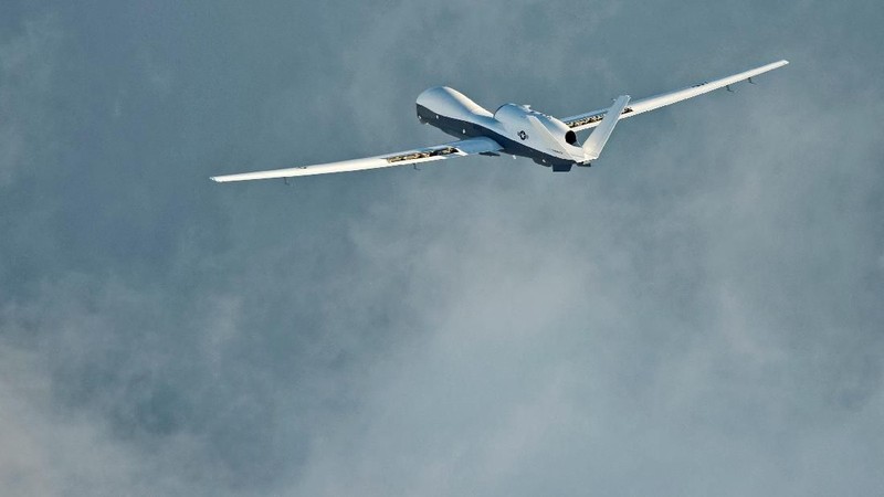 Pentagon mengonfirmasi bahwa ini adalah drone mereka yang ditembak jatuh adalah MQ-4C Triton, salah satu varian drone Global Hawk.