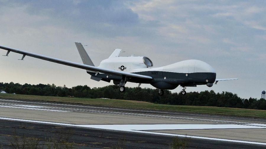 Pentagon mengonfirmasi bahwa ini adalah drone mereka yang ditembak jatuh adalah MQ-4C Triton, salah satu varian drone Global Hawk.