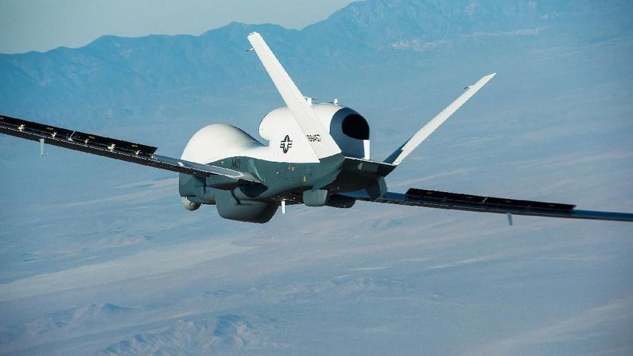 Pentagon mengonfirmasi bahwa ini adalah drone mereka yang ditembak jatuh adalah MQ-4C Triton, salah satu varian drone Global Hawk.
