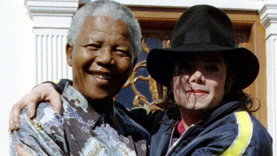 Momen paling fenomenal dari penyanyi pop legendaris, mendiang Michael Jackson.