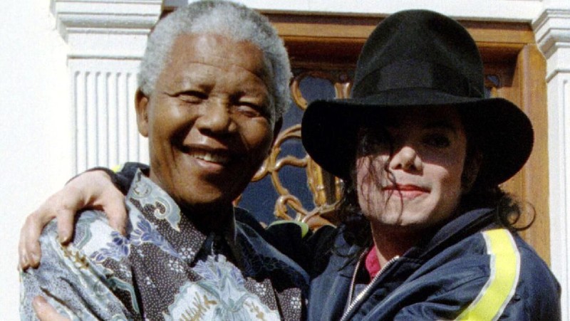 Momen paling fenomenal dari penyanyi pop legendaris, mendiang Michael Jackson.