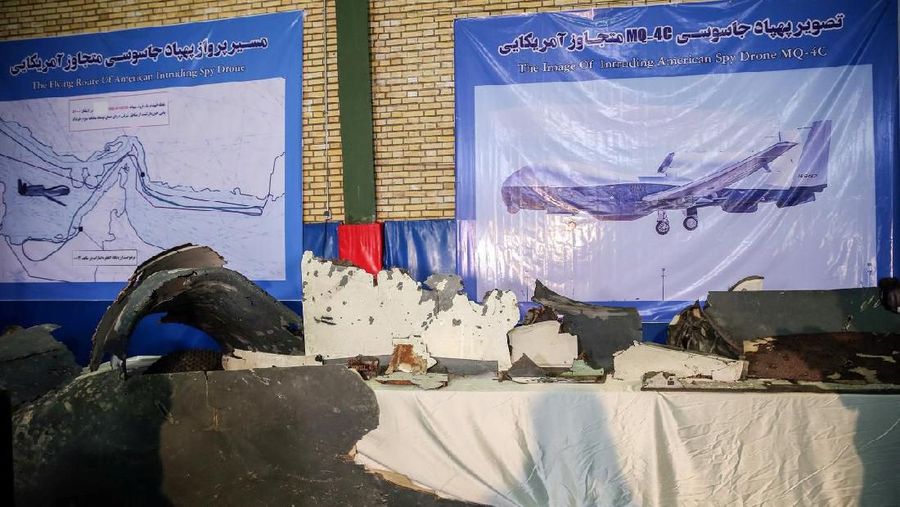 Pentagon mengonfirmasi bahwa ini adalah drone mereka yang ditembak jatuh adalah MQ-4C Triton, salah satu varian drone Global Hawk.