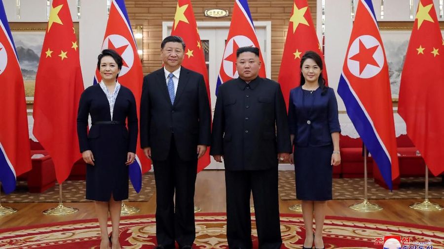 Kedatangan Presiden Xi ke Korea Utara pada Kamis (20/06/2019) disambut meriah oleh Kim Jong Un dan warga Korea Utara.