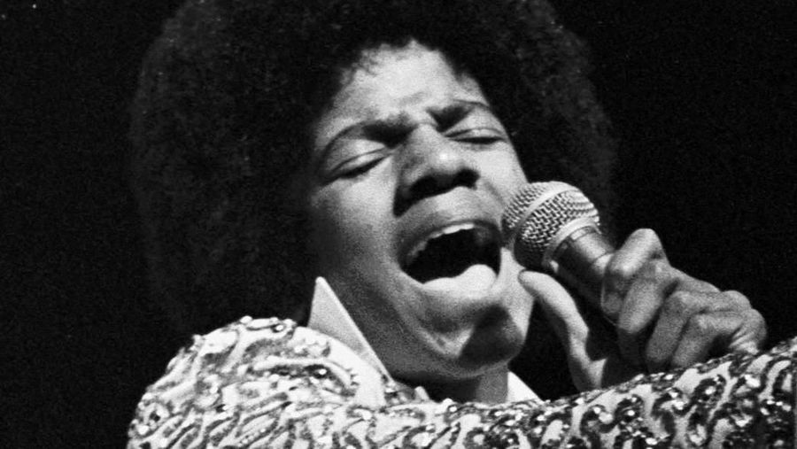 Momen paling fenomenal dari penyanyi pop legendaris, mendiang Michael Jackson.