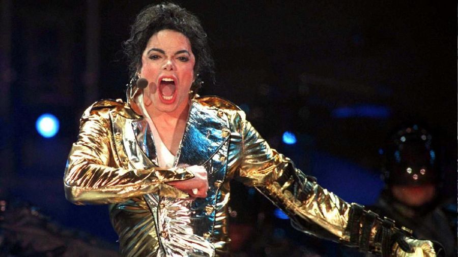 Momen paling fenomenal dari penyanyi pop legendaris, mendiang Michael Jackson.