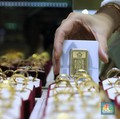 Duh! Emas Antam Turun Lagi Hari Ini, di Bawah Rp 700.000/gram
