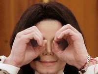 Sudah Almarhum, Michael Jackson Dituntut Kasus Pelecehan Seks