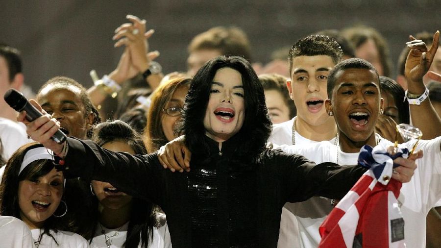 Momen paling fenomenal dari penyanyi pop legendaris, mendiang Michael Jackson.
