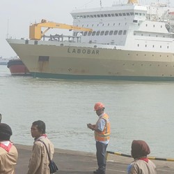 Di Pelabuhan Tanjung Perak Haram Jual Tiket Langsung