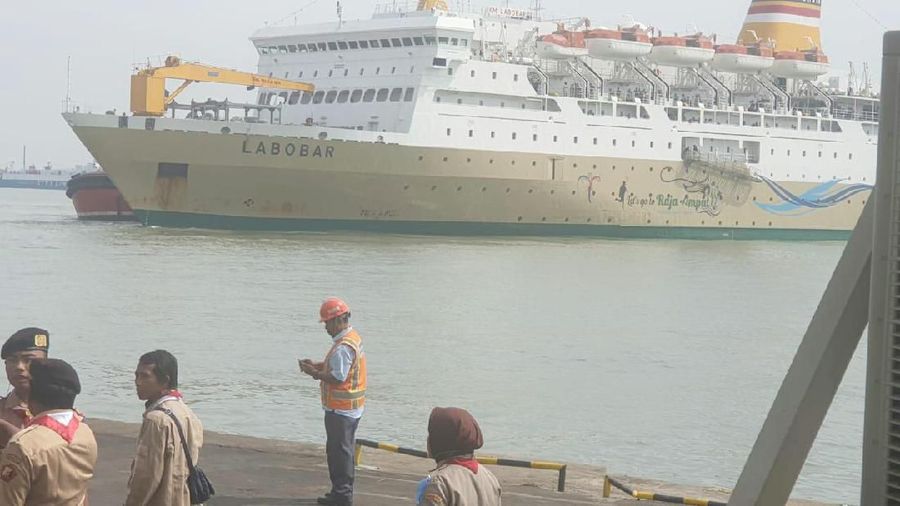 Pengelola Pelabuhan Tanjung Perak menerapkan penjualan tiket berbasis online, tak ada lagi penjualan langsung di pelabuhan.