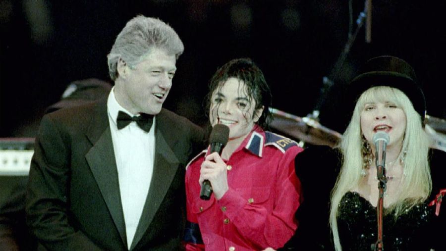 Momen paling fenomenal dari penyanyi pop legendaris, mendiang Michael Jackson.