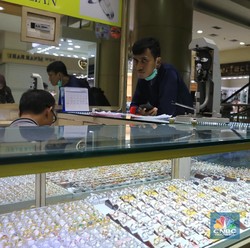 Harga Emas <i>Drop</i> Nyaris 1%, Ada Apa Ini?