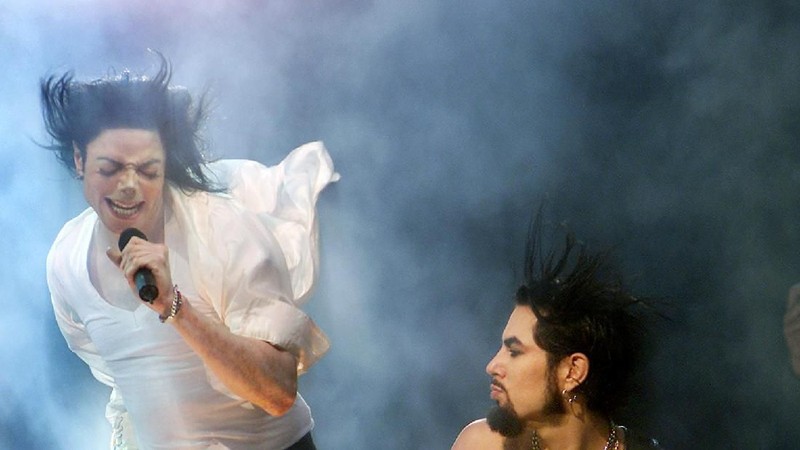 Momen paling fenomenal dari penyanyi pop legendaris, mendiang Michael Jackson.