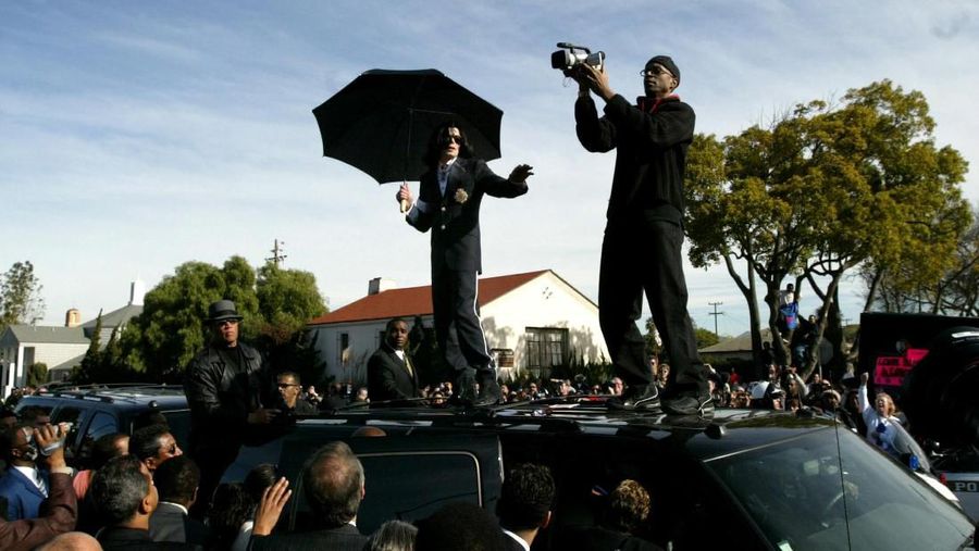 Momen paling fenomenal dari penyanyi pop legendaris, mendiang Michael Jackson.