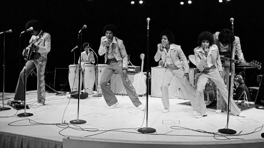 Momen paling fenomenal dari penyanyi pop legendaris, mendiang Michael Jackson.