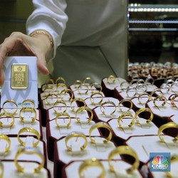Tak Berdaya, Harga Emas Jatuh Ke Level Terendah 2 Minggu