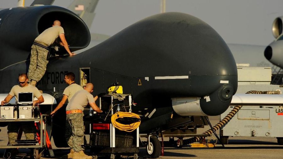 Pasukan Pengawal Revolusi Oran menembak sebuah pesawat tak berawak atau drone milik Amerika Serikat (AS).