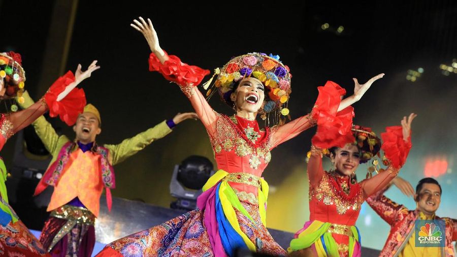 Perayaan yang dikemas dalam acara Jakarta Night Festival ini diisi dengan berbagai kegiatan panggung hiburan dan artis ibukota.