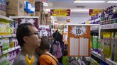 Sebelumnya, Hero Supermarket telah lebih dulu menutup 26 gerai ritelnya seiring dengan lesunya bisnis makanan yang dijual perseroan. (ANTARA FOTO/Dhemas Reviyanto/foc)