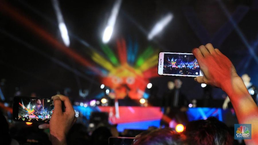 Perayaan yang dikemas dalam acara Jakarta Night Festival ini diisi dengan berbagai kegiatan panggung hiburan dan artis ibukota.
