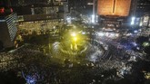 Ribuan warga memadati kawasan Bundaran Hotel Indonesia yang menjadi salah satu titik perayaan HUT ke-492 DKI Jakarta, Sabtu (22/6/2019). (ANTARA FOTO/Hafidz Mubarak A/wsj).