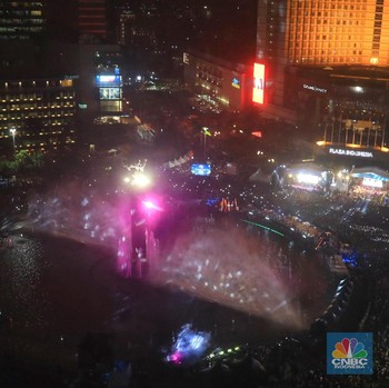 Warga Menyemut di Acara Jakarta Night Festival HUT Jakarta