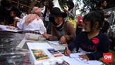Tercatat ada sekitar 70 tenant peserta piknik yang menjual aneka makanan dan minuman. (CNN Indonesia/Hesti Rika)