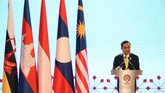 Konferensi Tingkat Tinggi (KTT) ke-34 ASEAN dibuka di Bangkok, Thailand pada Sabtu (22/6) kemarin. Presiden Joko Widodo turut hadir dalam pertemuan itu. (Photo by TANG CHHIN Sothy / AFP)