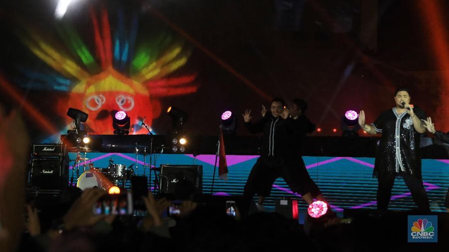 Perayaan yang dikemas dalam acara Jakarta Night Festival ini diisi dengan berbagai kegiatan panggung hiburan dan artis ibukota.