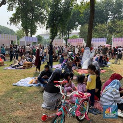 Bisa Piknik di Tengah Kota, Begini Girangnya Warga Jakarta!