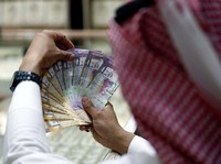Mau Umrah? Biayanya Bengkak, Kurs Riyal juga Mahal