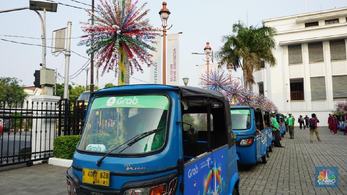 Mau Keliling Destinasi DKI? Ini Alasan Untuk Coba GrabBajay Angkutan Lingkungan Bajay memang sudah mengisi jalanan Jakarta sejak lama.