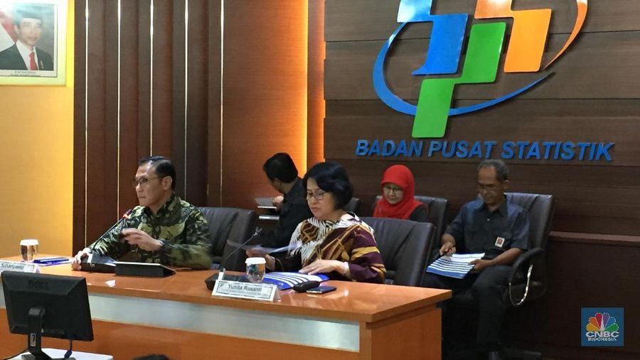 Meski impor migas secara total tercatat turun, untuk sisi minyak mentah masih ada kenaikan.