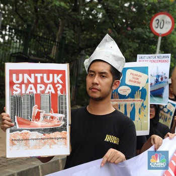 Tolak IMB Reklamasi, Massa Demo di Depan Balkot