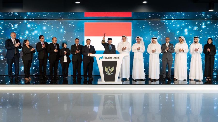 Pemerintah Indonesia merayakan pencatatan (listing) dua obligasi negara syariah (sukuk) hijau senilai US$ 2 miliar.