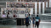 Bangunan megah Perpustakaan Nasional Qatar seluas 45 ribu meter persegi karya arsitek Rem Koolhaas kini semakin ramai didatangi pengunjung, mulai dari warga lokal hingga turis.