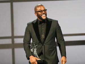 Tyler Perry Disebut Ajak Aktor Latihan Adegan Intim di Luar Skrip