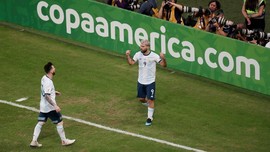 Jesus Lancarkan Perang Saraf untuk Messi dan Aguero
