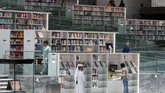 Rancangan ruangannya serba modern, mengingatkan akan megahnya Bandara Internasional Doha.