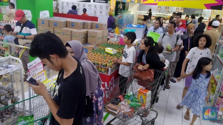 Giant Cinere Depok merupakan satu dari enam gerai Giant yang akan tutup. (CNBC Indonesia/Muhammad Sabki)