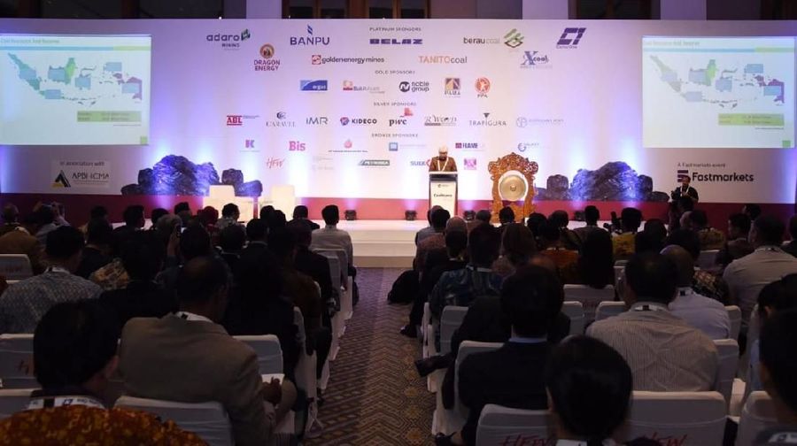 Masifnya gerakan ramah lingkungan dan energi terbarukan membuat industri batu bara global menghadapi tantangan.