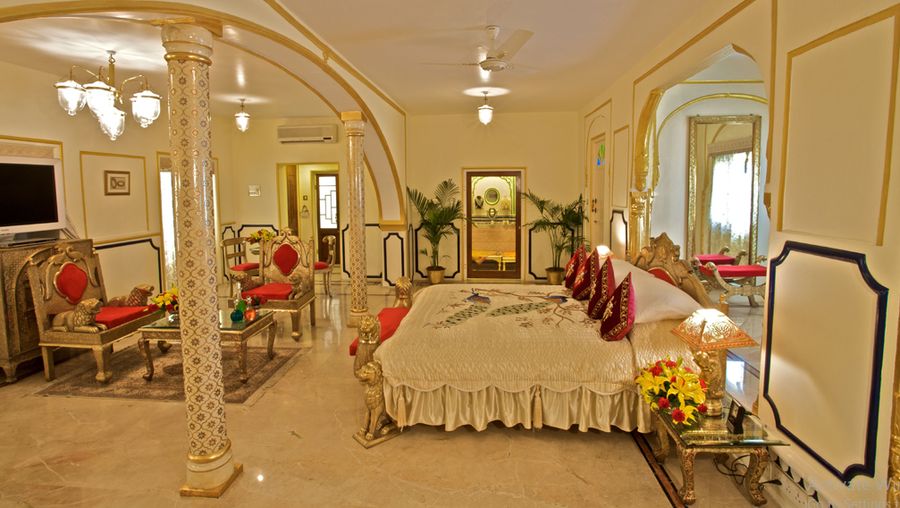 Berikut hotel-hotel termahal dan termewah di dunia yang berada di berbagai negara.
