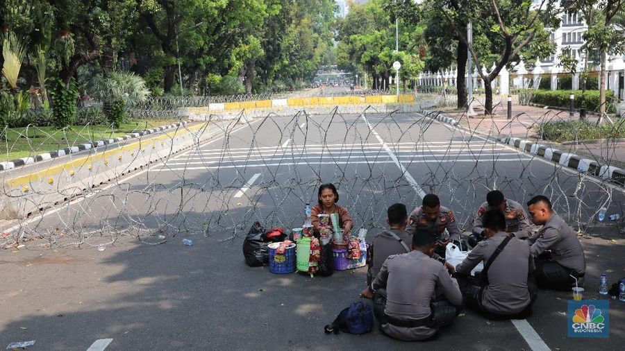 Puluhan ribu personel keamanan dikerahkan di gedung MK pada Rabu (26/6) jelang hasil keputusan sidang sengketa Pilpres 2019, besok.