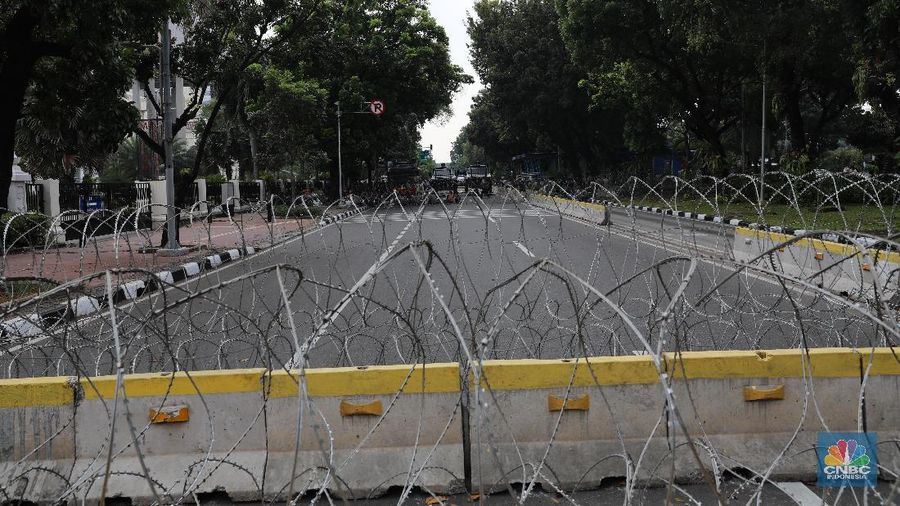 Puluhan ribu personel keamanan dikerahkan di gedung MK pada Rabu (26/6) jelang hasil keputusan sidang sengketa Pilpres 2019, besok.