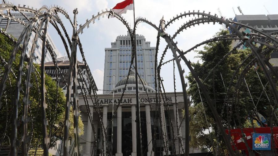 Puluhan ribu personel keamanan dikerahkan di gedung MK pada Rabu (26/6) jelang hasil keputusan sidang sengketa Pilpres 2019, besok.