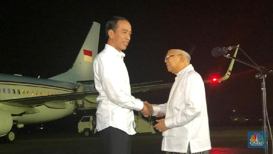 Jokowi memuji Prabowo dan Sandiaga Uno.