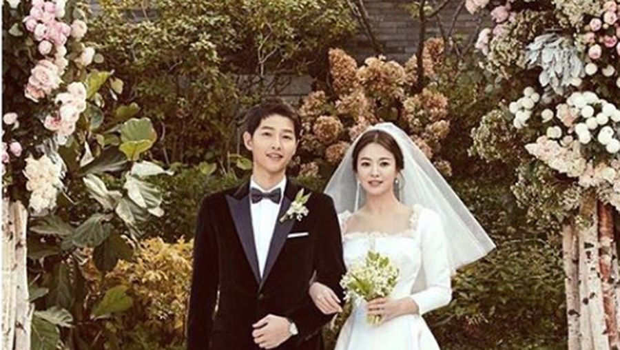 Kabar perceraian Song Joong Ki & Song Hye Kyo menjadi trending topik dengan hashtag #SongSongCouple.